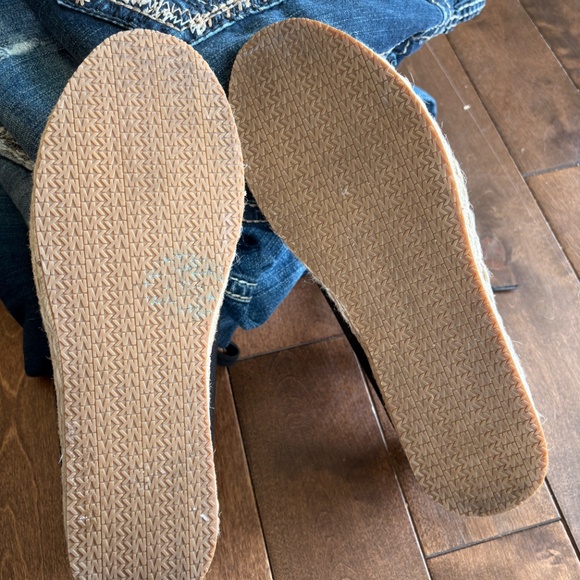 MK canvas sneakers. - Picture 3 of 4